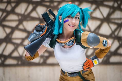 Dragon Ball: 10 Amazing Bulma Cosplays That Look Just Like。